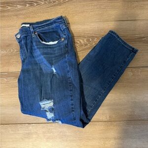 LEVIS Classic Blue Distressed Women's Jeans